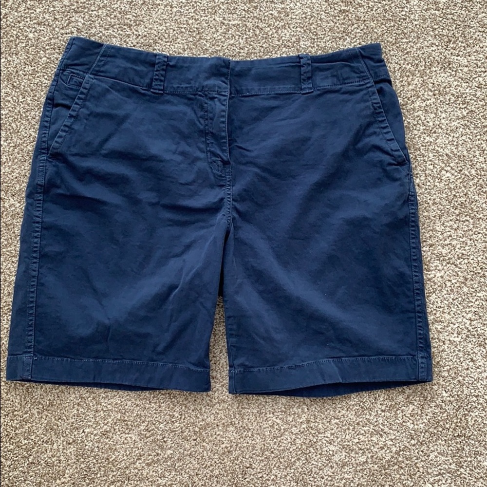 Vineyard Vines navy blue Bermuda shorts, size 14
